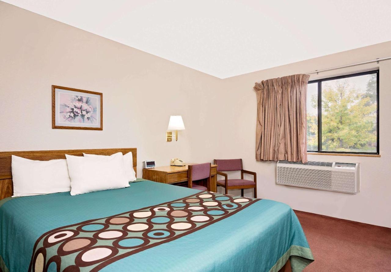 במוטל Super 8 By Wyndham Long Prairie מראה חיצוני תמונה